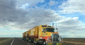 Transporte de carga indivisível e excepcional de grande porte